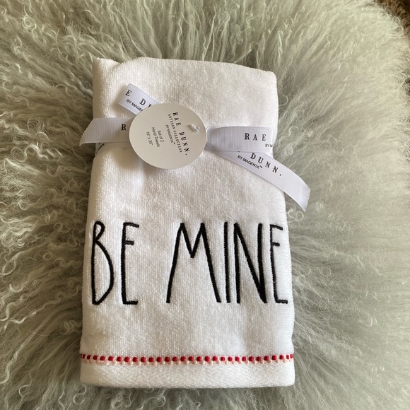 Rae Dunn Hand Towels - Picture 1 of 4